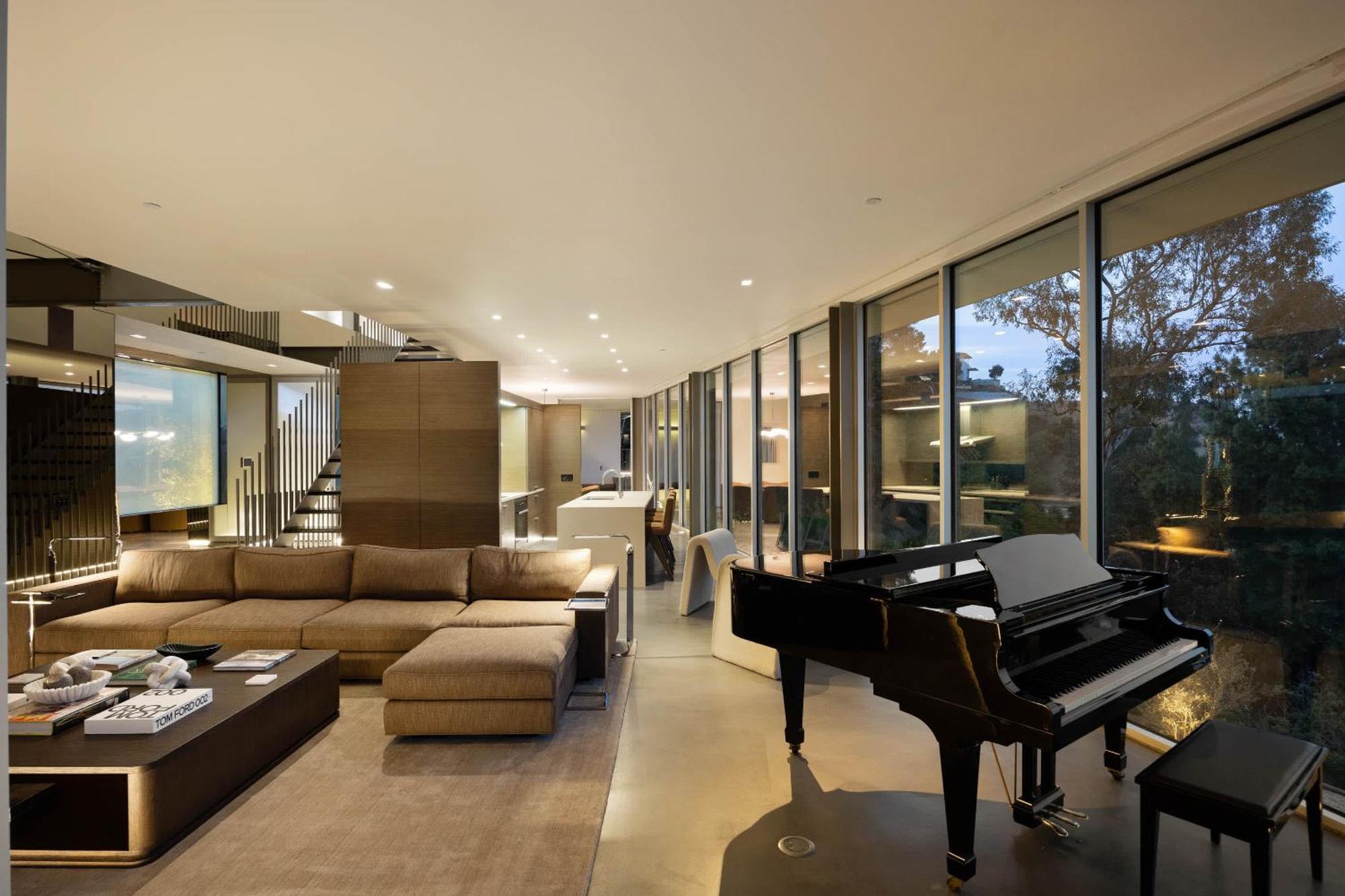 Eterne By Awhile * Los Angeles